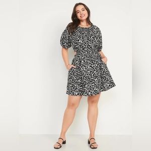Old Navy Puff sleeve Cotton Floral Dress with Pockets and waist cutouts NWT XL